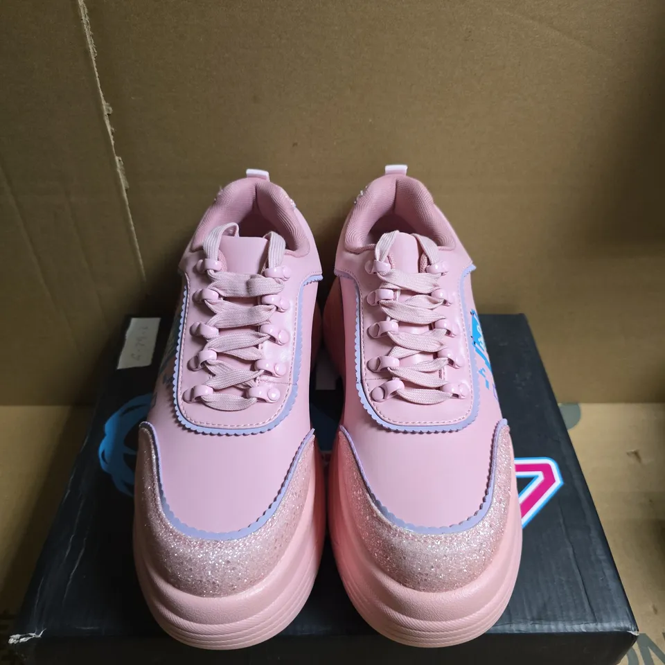 BOXED PAIR OF KOI X HATSUNE MIKU VIRTUAL DIVA MIKU CHUNKY TRAINERS - PINK, UK 8