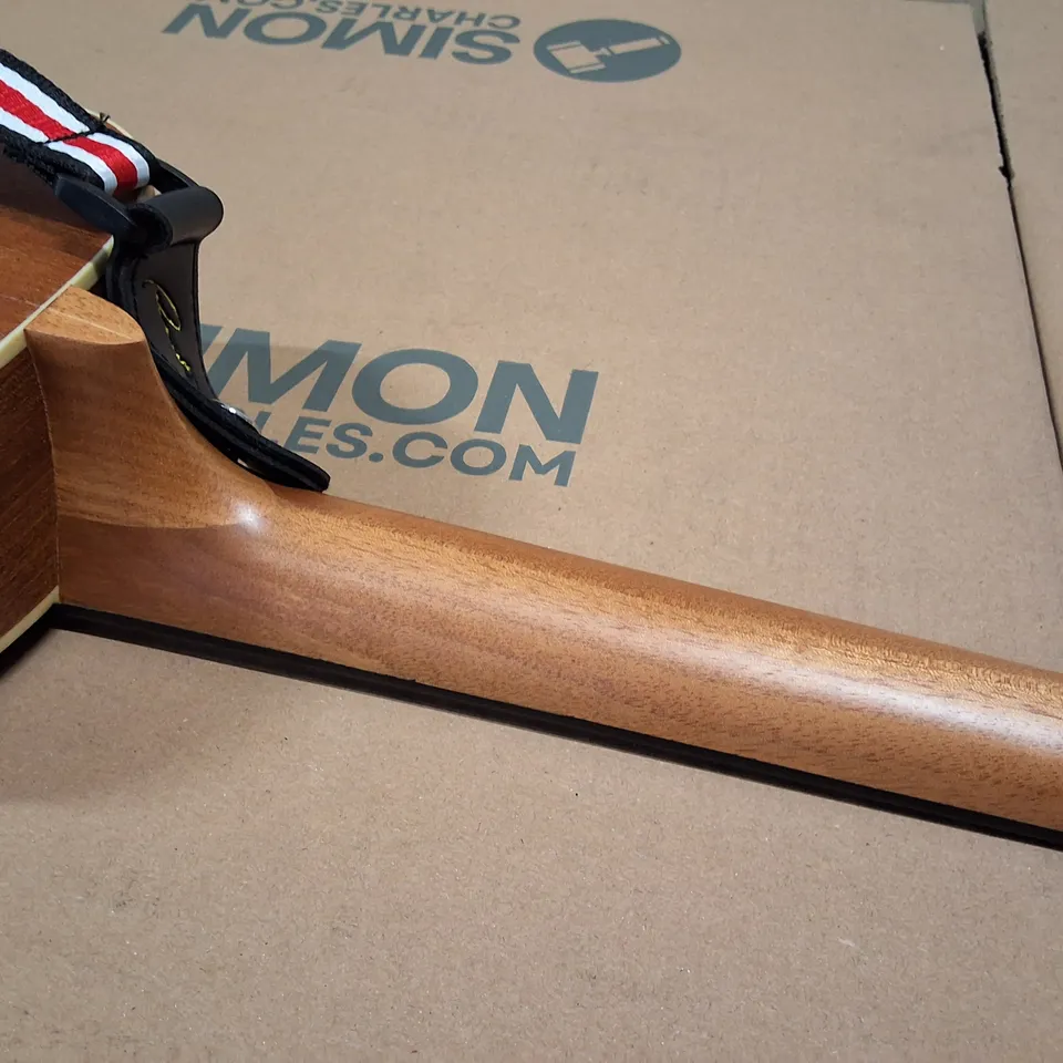 ACOUSTIC UKULELE WITH STRAP – NATURAL WOOD FINISH