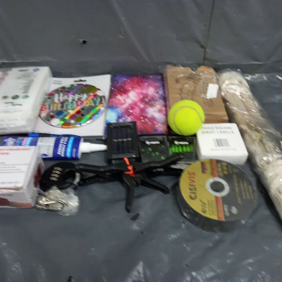BOX OF ASSORTED HOUSEHOLD ITEMS TO NCLUDE CUTTINH WHEELS, MOULD REMOVER AND TABLET CASE