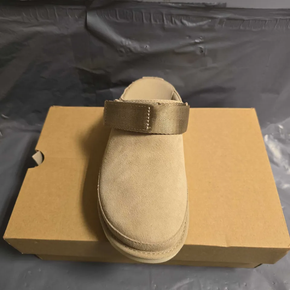 BOXED PAIR OF UGG WOMENS GOLDENSTAR CLOGS - UK SIZE 3