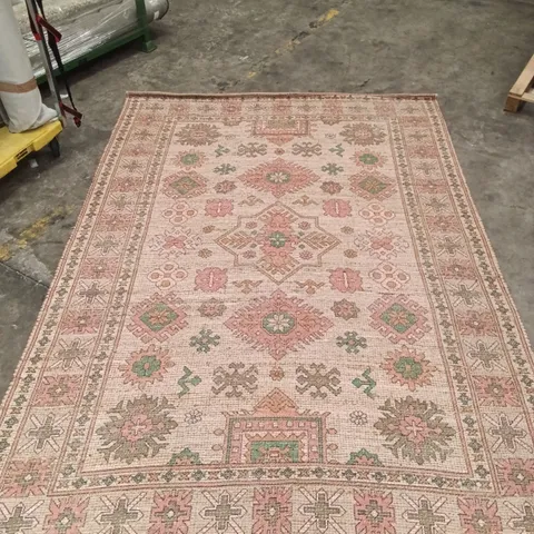 QUALITY DESIGNER AREA RUG - APPROXIMATELY 292CM X 202CM