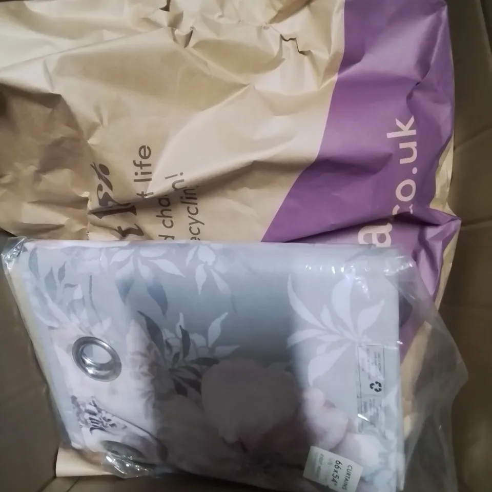 BOX OF APPROXIMATELY 10 ASSORTED ITEMS TO INCLUDE- CATHERINE LANSFIELD DUVET COVER , CATHERINE LANSFIELD DOUBLE DUVET , STORAGE DRAWS ETC