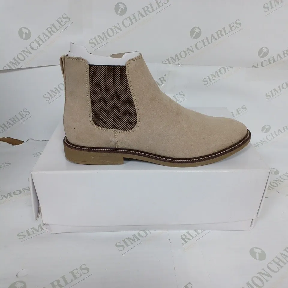 BOXED MARSH MICROSUEDE SHOES IN SAND SIZE 10