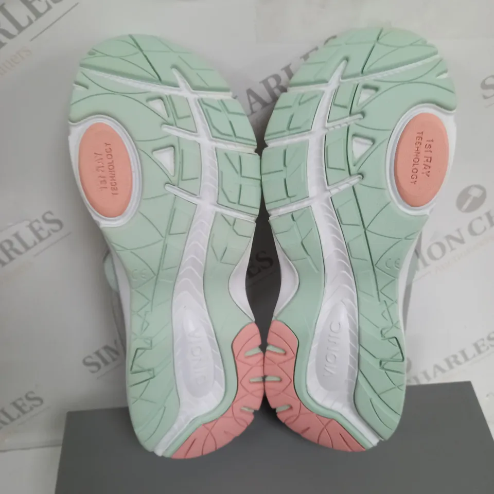 BOXED PAIR OF VIONIC DRIFT TRAINERS IN GREY/SEA FOAM - 4.5