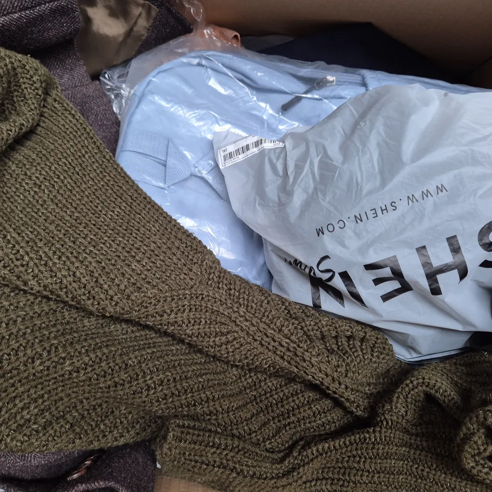 BOX OF APPROXIMATELY 25 ASSORTED CLOTHING AND FASHION PRODUCTS IN VARIOUS STYLES AND SIZES - COLLECTION ONLY