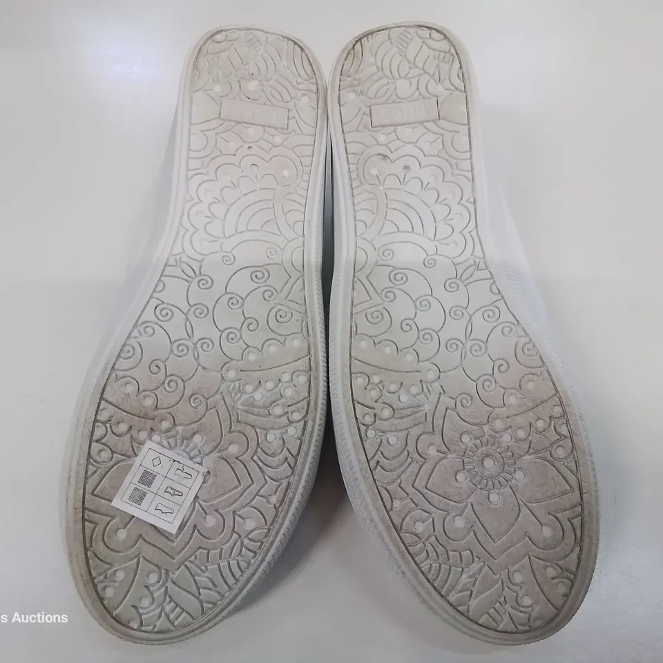 PAIR OF BOBS BY SKECHERS WHITE CANVAS TRAINERS - UK 6