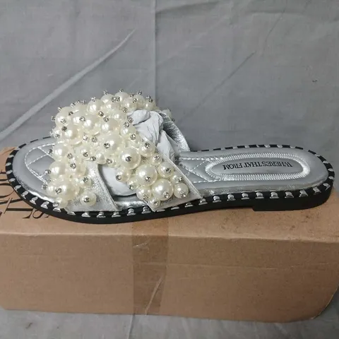 WHERES THAT FROM SILVER METALLIC PEARL-EMBELLISHED SANDALS – WOMEN'S, UK 5 
