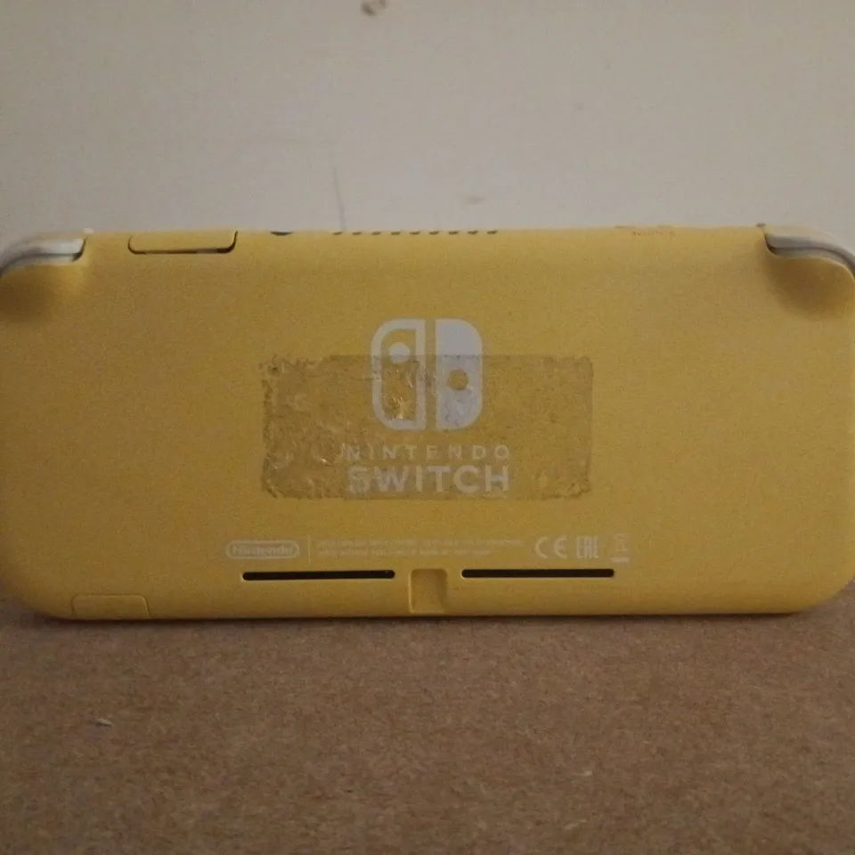 NINTENDO SWITCH LITE – YELLOW