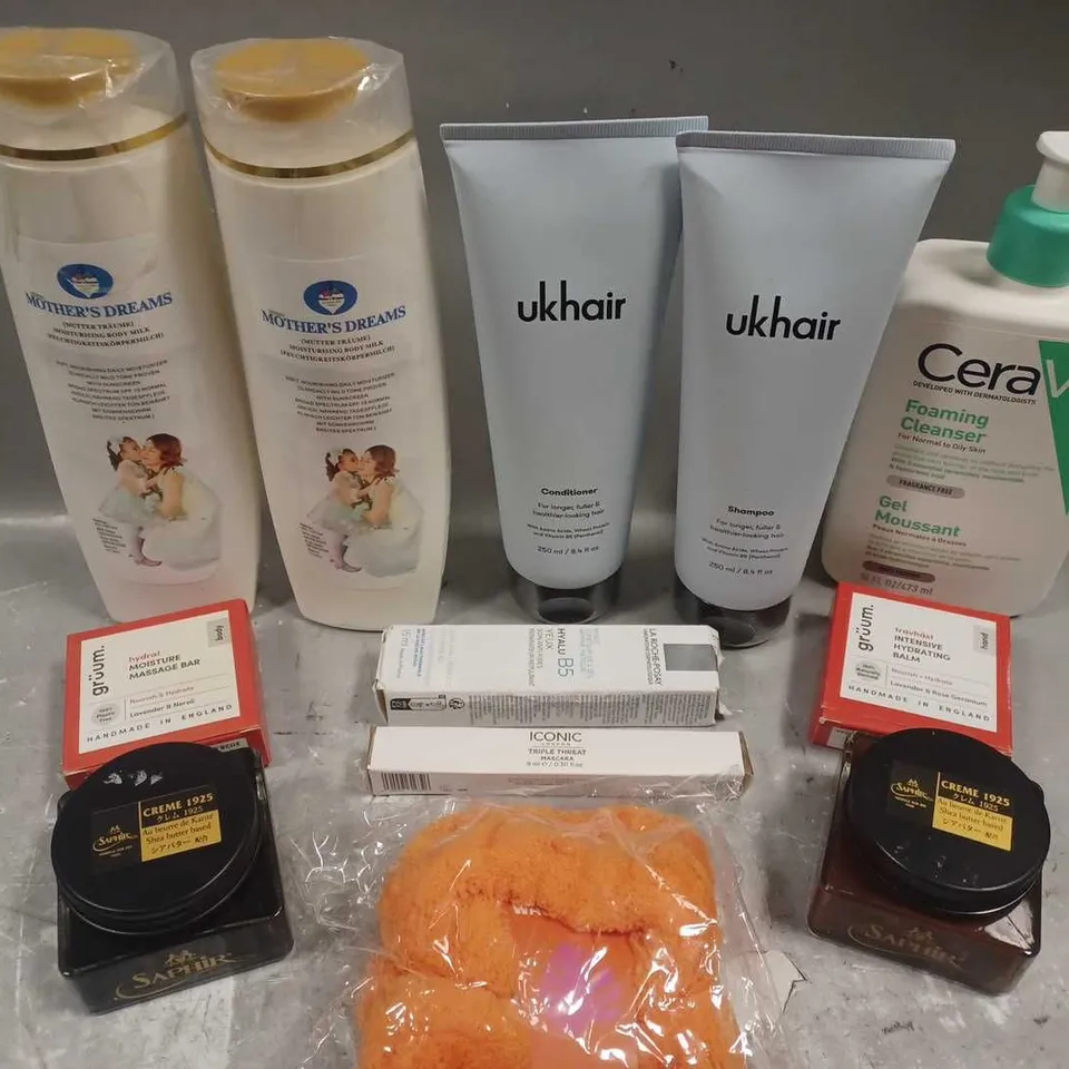 APPROX 12 ASSORTED BEAUTY PRODUCTS TO INCLUDE CERA VE FOAMING CLEANSER, UK HAIR SHAMPOO, GRUUM MOISTURE MASSAGE BAR, ETC 