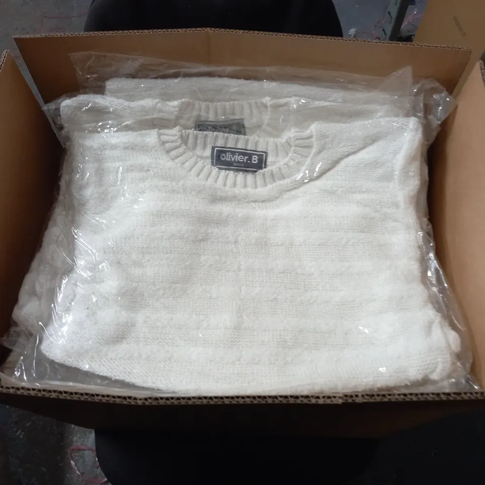 LOT OF 30 OLIVER.B AS NEW KNITTED JUMPERS IN WHITE - ALL 8