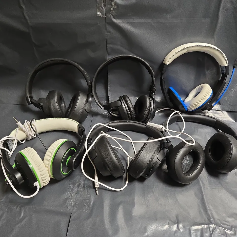 APPROXIMATELY 15 ASSORTED USED HEADPHONES TO INCLUDE BRANDS SUCH AS JBL, GIOTECK, ETC