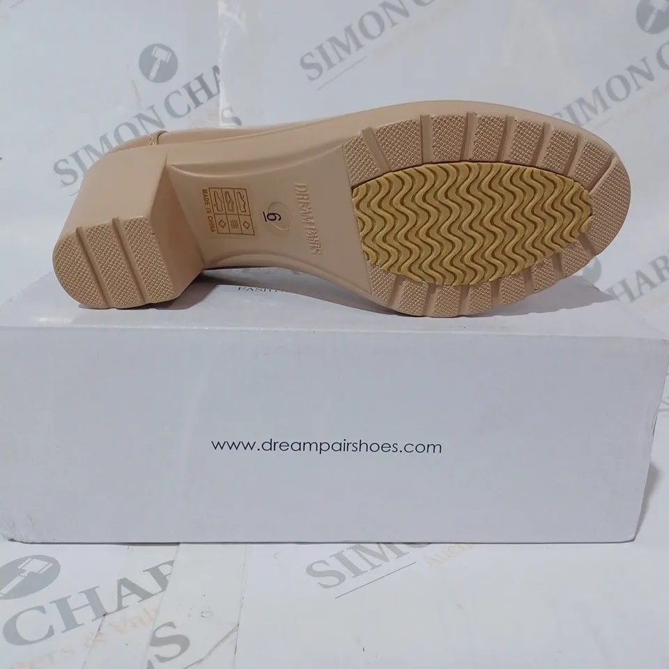 BOXED PAIR OF DREAMPAIRS SLIP-ON BLACK HEEL SHOES IN TAN UK SIZE 4