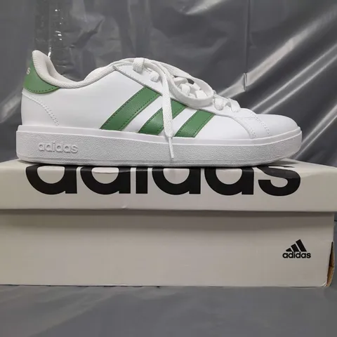 BOXED PAIR OF ADIDAS GRAND COURT BASE 2 SHOES IN WHITE/GREEN UK SIZE 7
