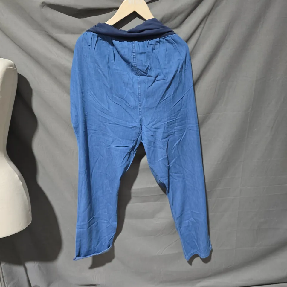 FRUGI BLOOM CARA CHAMBRAY TROUSERS – CHAMBRAY, UK 16 (FROM BUMP TO BREASTFEEDING)