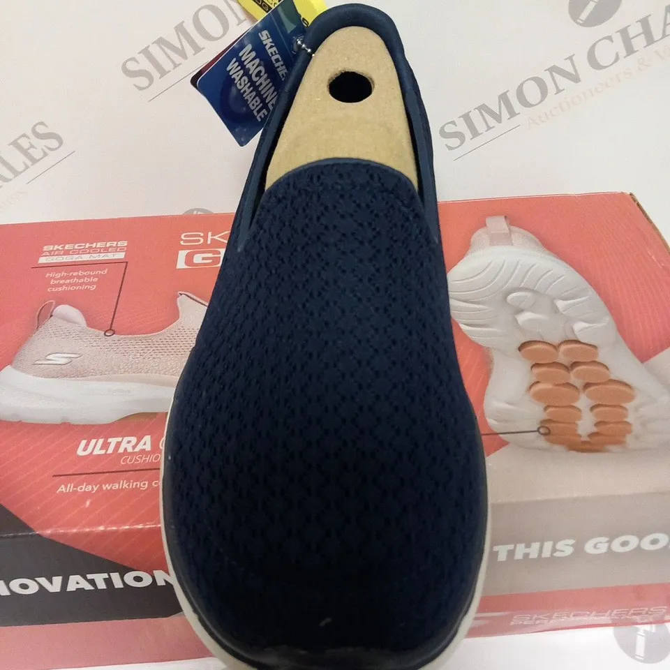 BOXED SKETCHERS PERFORMANCE GO WALK WOMENS TRAINERS SIZE 4