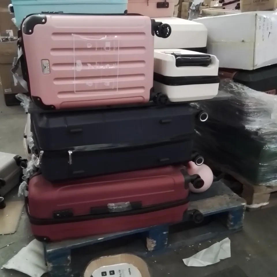 PALLET OF SUITCASES