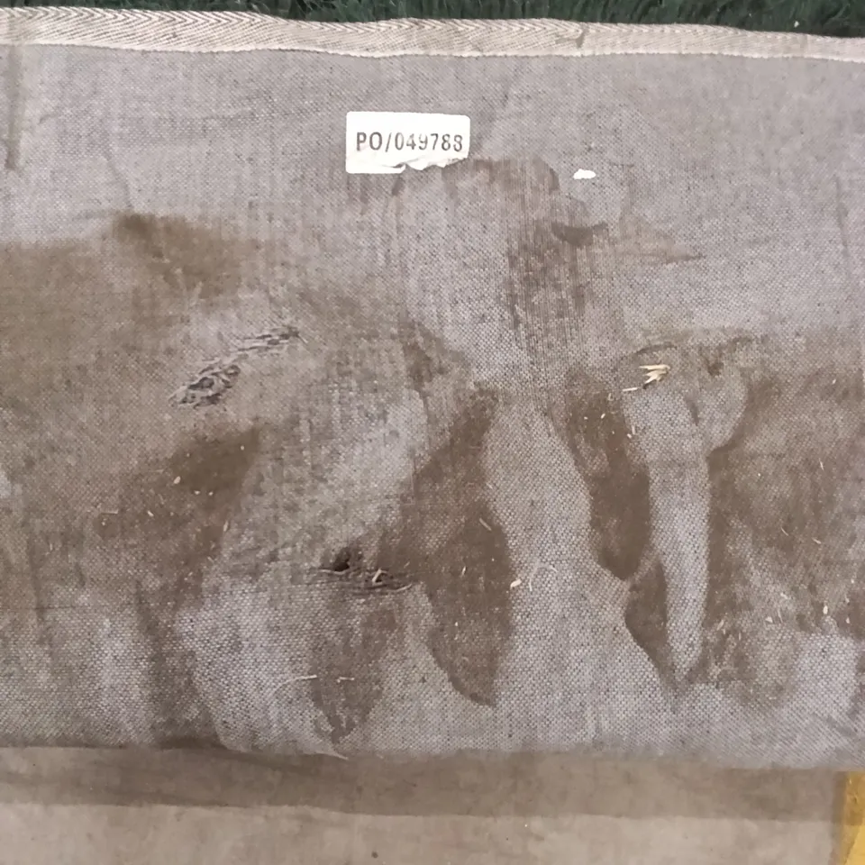 QUALITY DESIGN AREA RUG APPROXIMATELY 168 CM X 120 CM - TEARS/RIPS ON BOTTOM - DIRT PATCHES