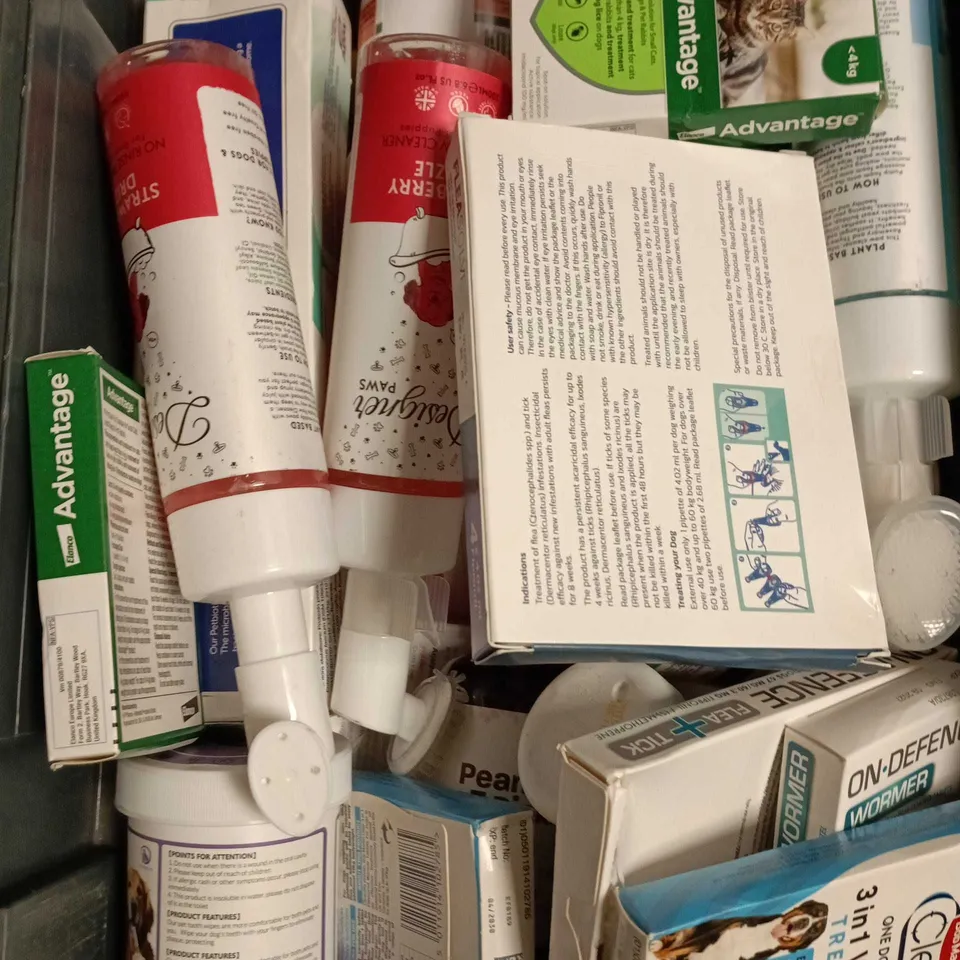 APPROXIMATELY 20 ASSORTED PET CARE PRODUCTS TO INCLUDE FLEASOLVE, ON DEFENCE, PAW CLEANER ETC 