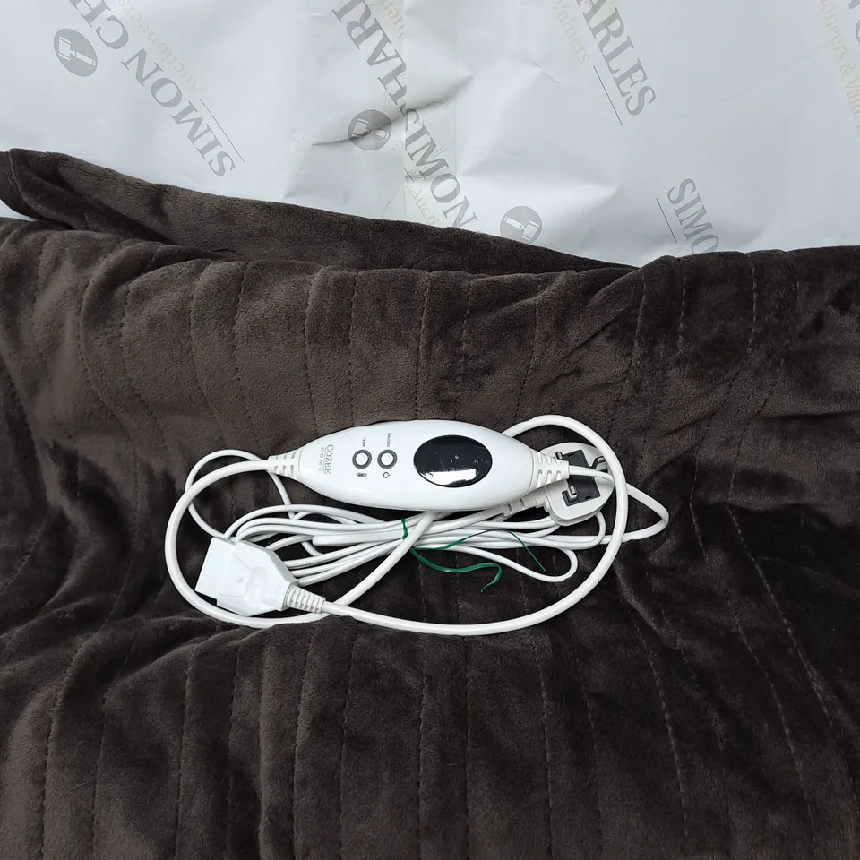 COZEE HOME FAUX FUR HEATED THROW IN CHOCOLATE