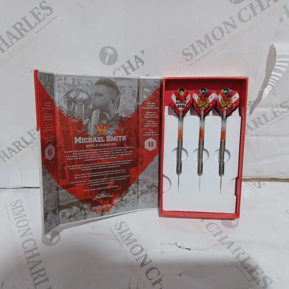 MICHAEL SMITH WORLD CHAMPION DARTS SET