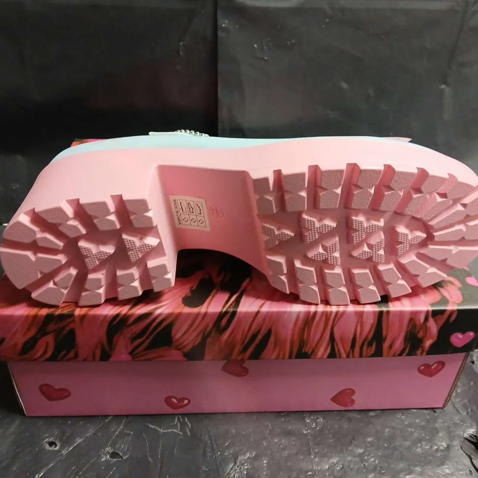 BOXED PAIR OF KOI LIGHT-BLUE PATENT MARY JANE SHOES WITH PINK PLATFORM, BOW & HEART BUCKLE - UK SIZE 11