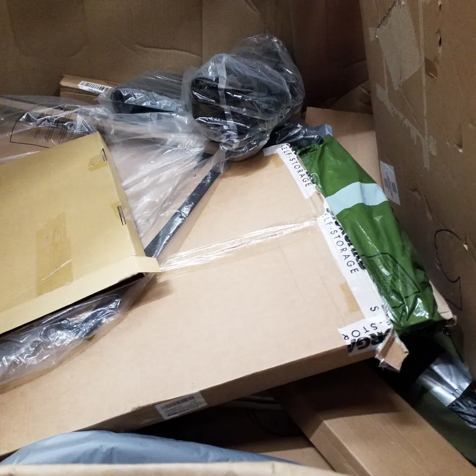 PALLET OF ASSORTED PRODUCTS INCLUDING TOILET SEAT COVER, PVC CHAIR MAT, ROLLER BLINDS, STEP STOOL 