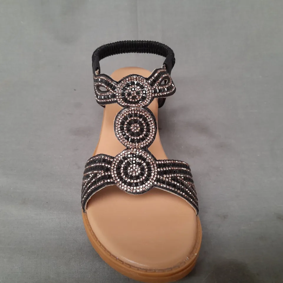 BOXED PAIR OF DESIGNER OPEN TOE WEDGE SANDALS IN WEDGE SANDALS IN BLACK W. JEWEL EFFECT ASIAN SIZE 250