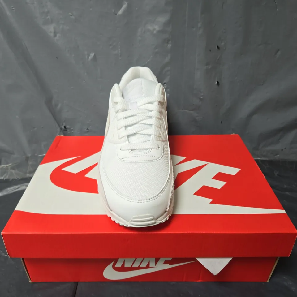 BOXED PAIR OF NIKE AIR MAX 90 TRAINERS IN WHITE - UK 9
