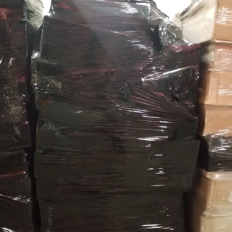 PALLET CONTAINING LARGE QUANTITY OF ASSORTED GREETINGS CARDS