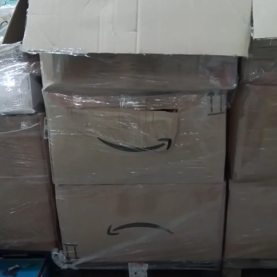 PALLET CONTAINING A LARGE QUANTITY OF PHONE CASES,SCREEN PROTECTORS 