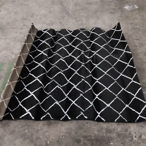 ZIGZAG NOIR DIAMOND PATTERN RUG - BLACK // SIZE: 120 X 160cm