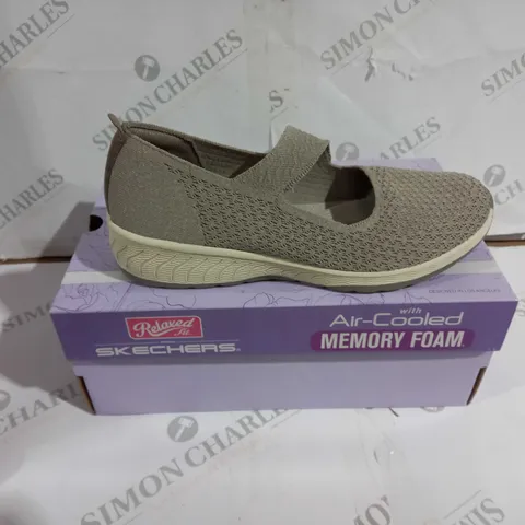BOXED PAIR OF SKECHERS RELAXED FIT SHOES GREY UK SIZE 7