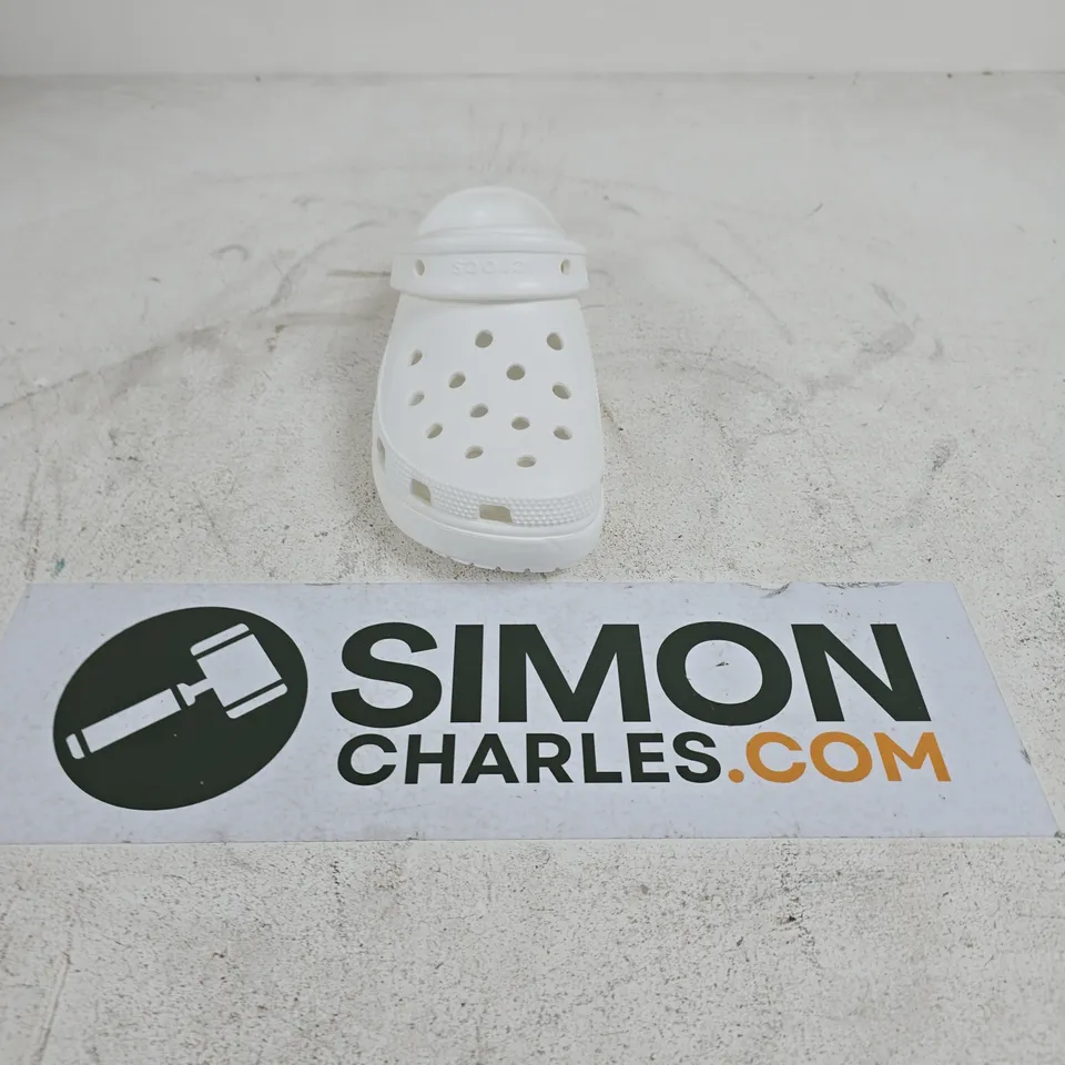 UNBOXED PAIR OF CROCS CLASSIC PLATFORM CLOG W IN WHITE - UK 5