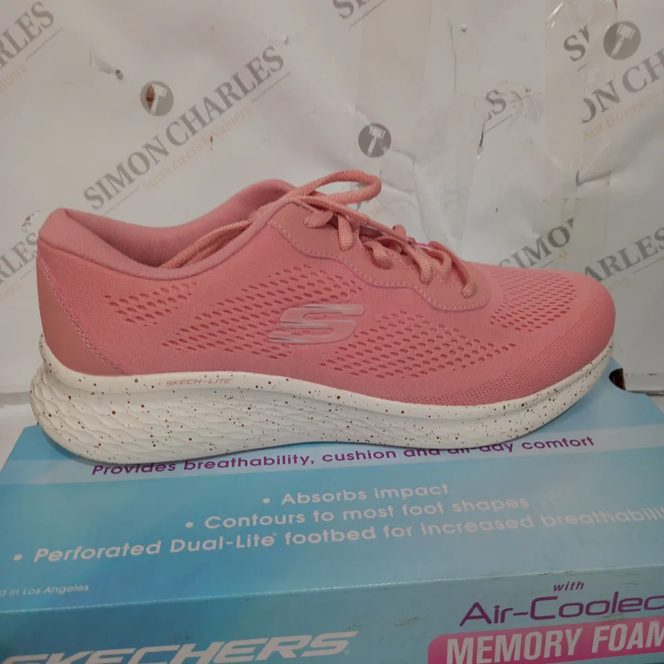 BOXED PAIR OF SKETCHERS TEXTILE MESH TRAINERS IN ROSE SIZE 7