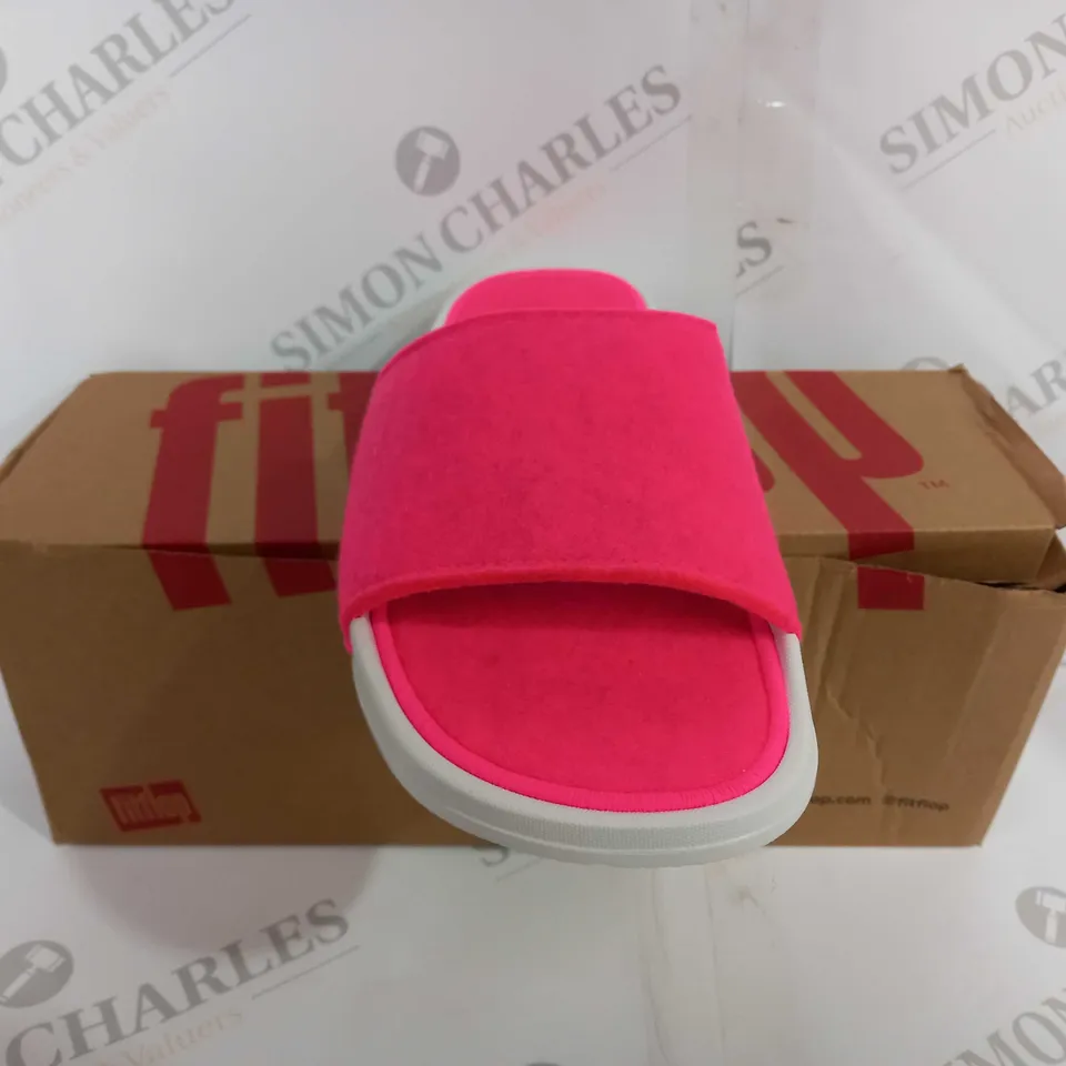 BOXED FITFLOP IQUSHION E01 FELT SLIDES IN PINK - UK 8