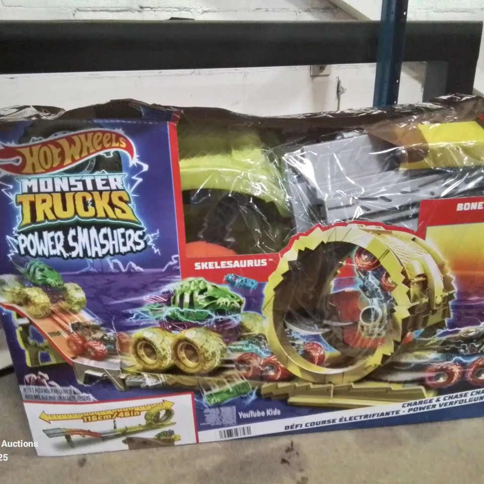 HOT WHEELS MONSTER TRUCK 1:64 CHARGE AND CHASE CHALLENGE