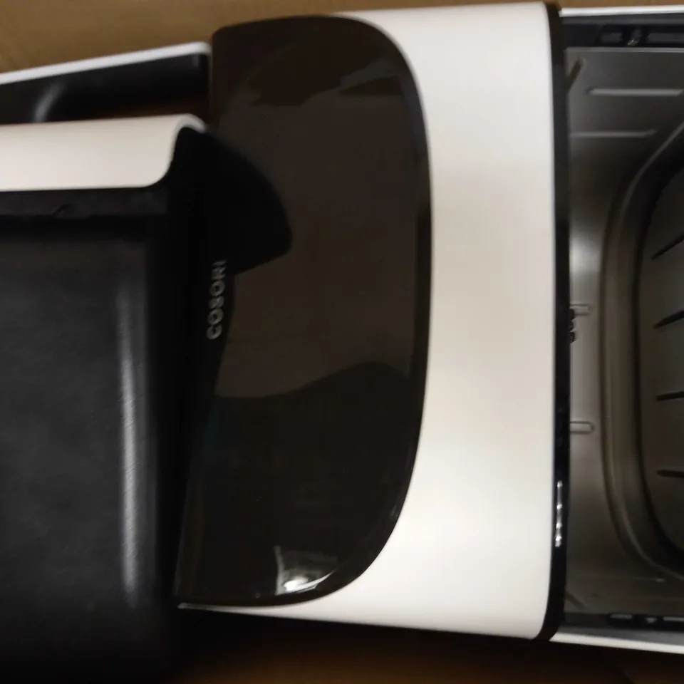 COSORI AIR FRYER MAX XL DIGITAL TOUCHSCREEN AIR FRYER OVEN - WHITE