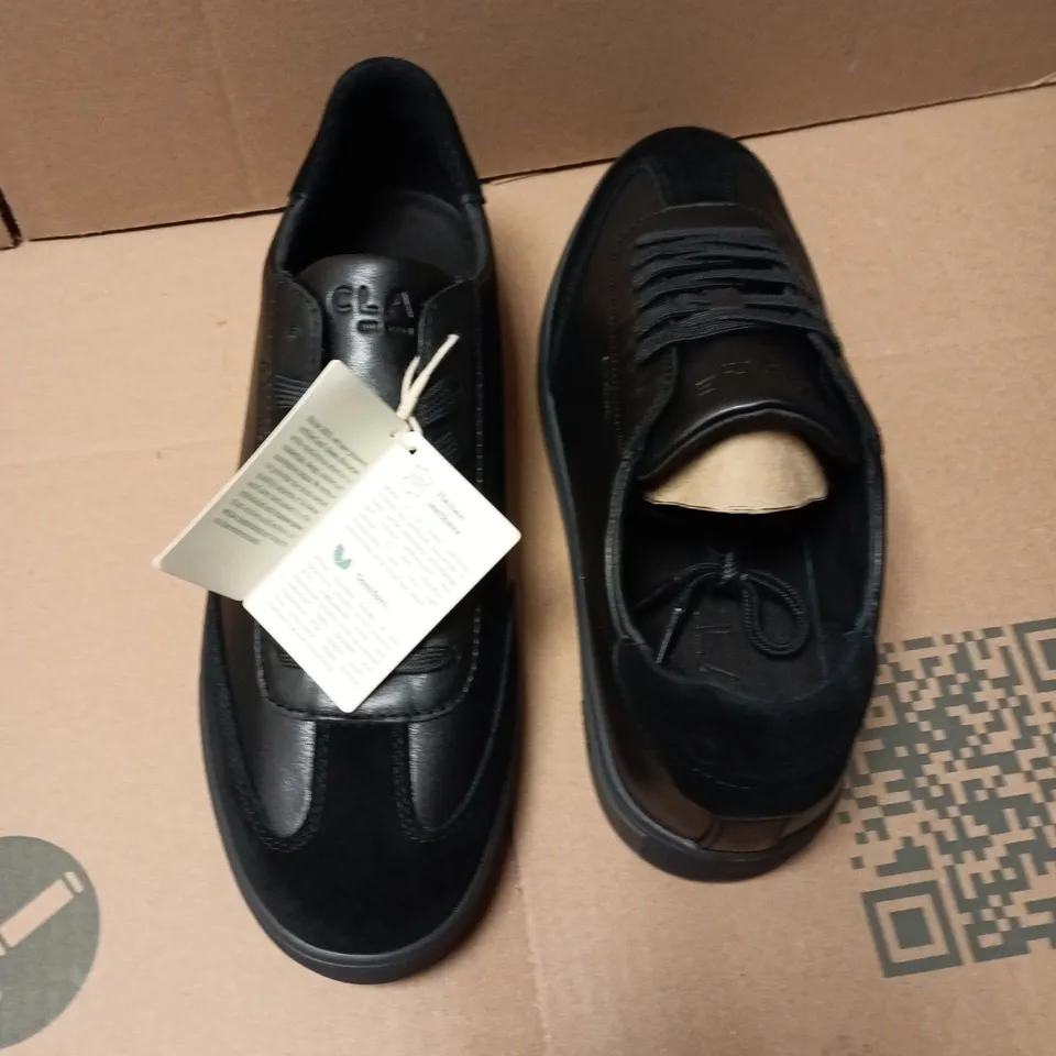 BOXED CLAE DEANE BLACK LEATHER TRAINERS – UK 8 (US 9, EU 42) 