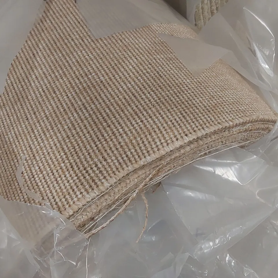 ROLL OF QUALITY EASISISAL CLASSIC CARPET - APPROXIMATELY 34 x 4m