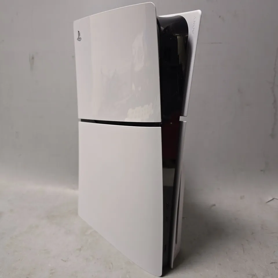 PLAYSTATION 5 GAMING CONSOLE 