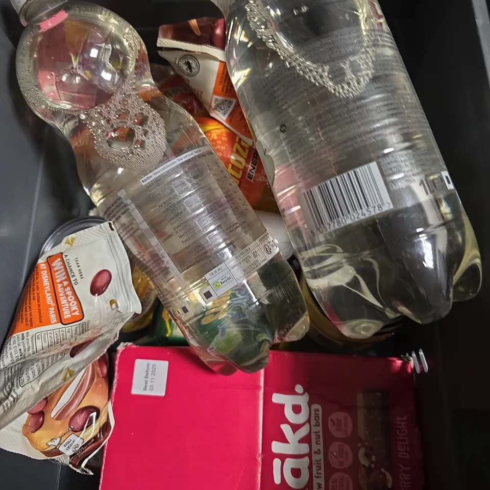 APPROXIMATELY 10 ASSORTED FOOD/DRINK PRODUCTS TO INCLUDE LUCOZADE, LEMON SLICES, BIOMEL BARS ETC 