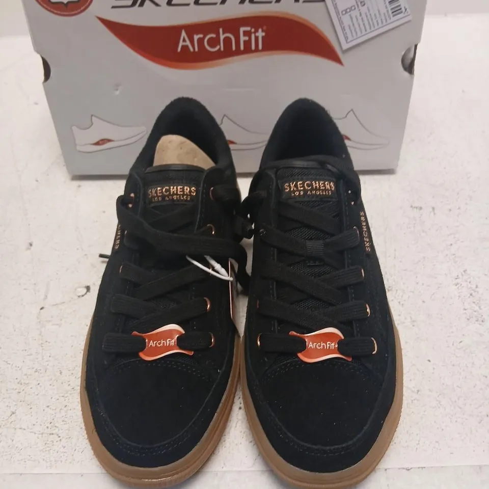 SKECHERS ARCH FIT SNEAKERS – BLACK, UK 4.5 (BOXED)