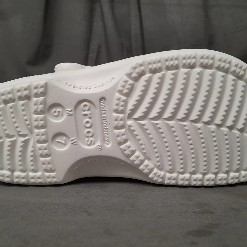 PAIR OF CROCS BAYA CLOGS IN WHITE UK SIZE M4/W5