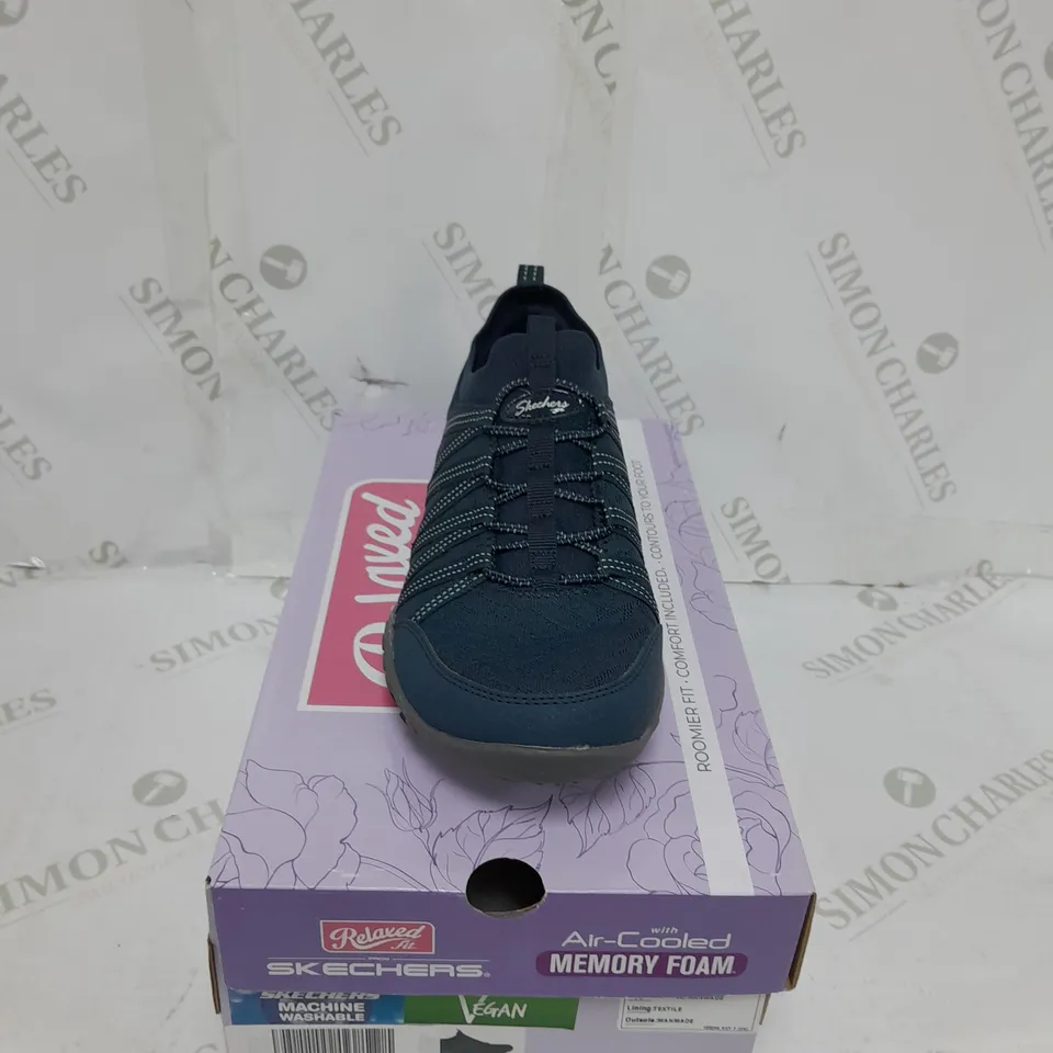PAIR OF SKETCHERS AIR COOLED TRAINERS SIZE 7