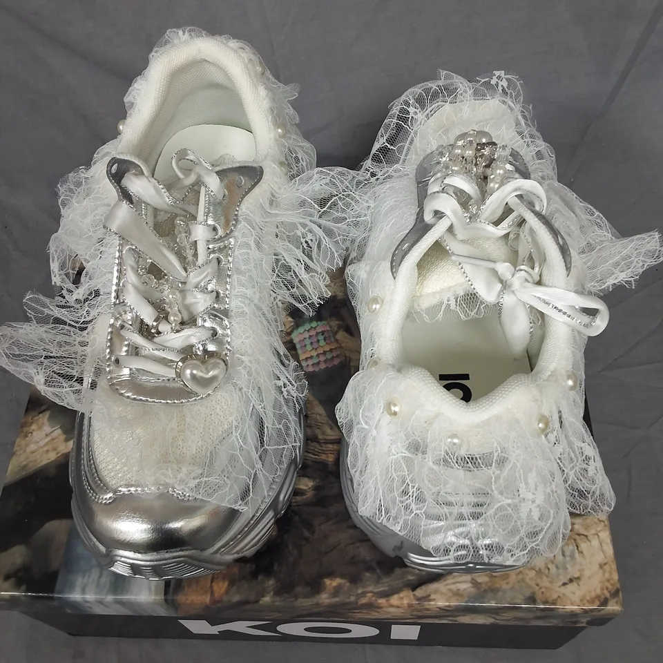 BOXED KOI KELPIE WHIMSICAL TRAINERS IN CREAM- UK 7