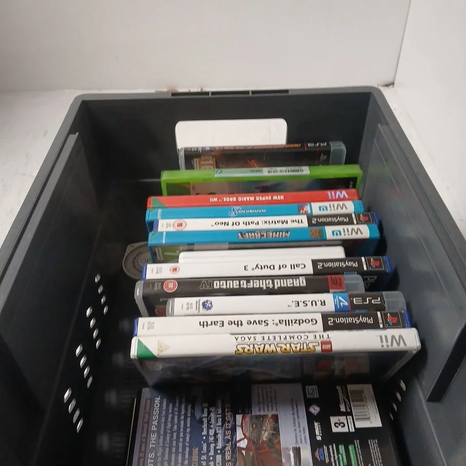 APPROXIMATELY 16 ASSORTED VIDEO GAMES INCLUDING WII GAME , PLAYSATION 2 GAME AND XBOX 360 GAME