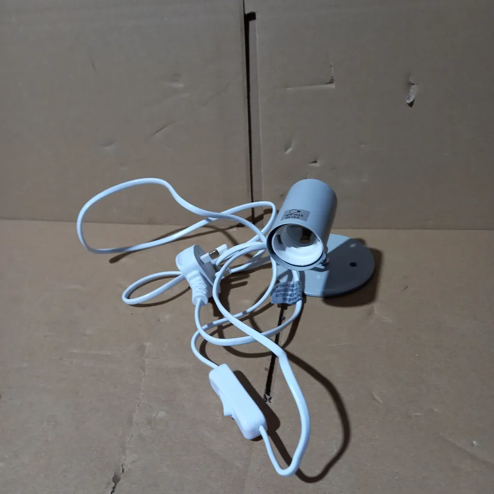 SPOKE PLUG IN WALL LIGHT