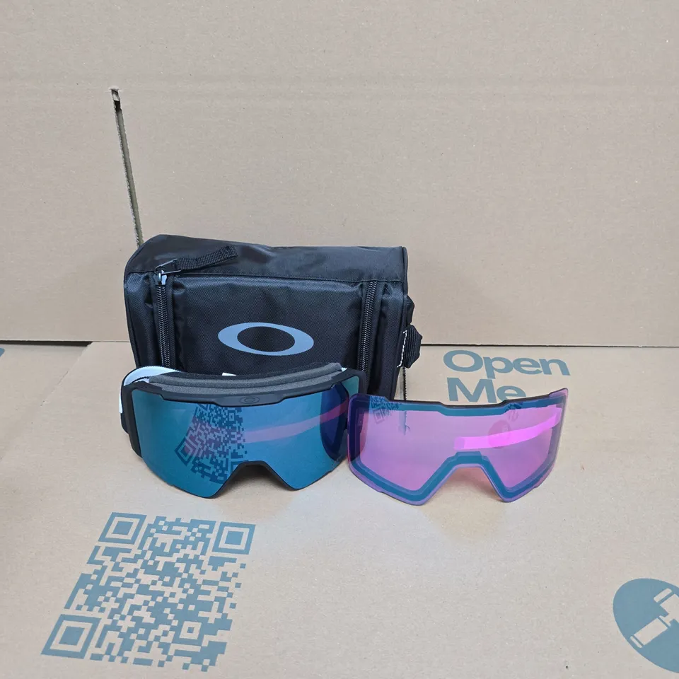 OAKLEY LINE MINER PRO M MATTE BLACK GOGGLES WITH PRIZM SAPPHIRE IRIDIUM LENSES (EXTRA LENS: PRIZM ICED IRIDIUM)
