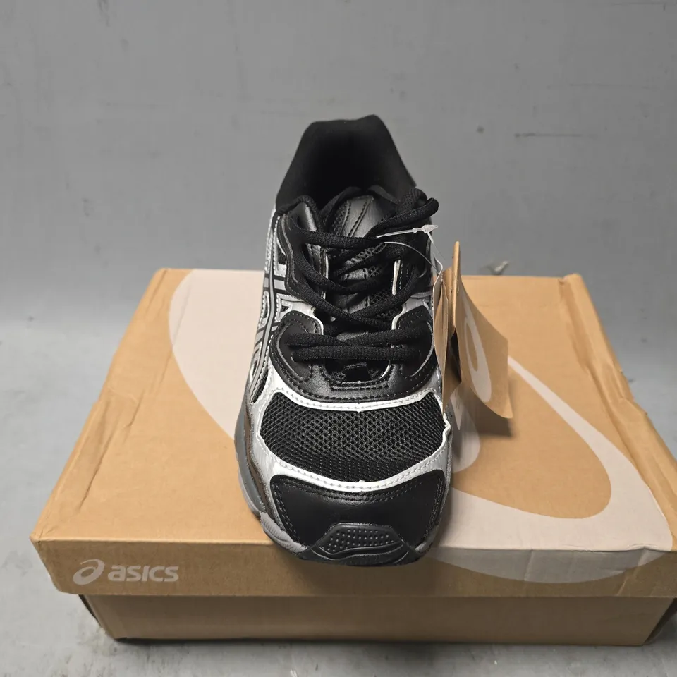BOXED PAIR OF ASICS GEL NYC TRAINERS IN BLACK/SILVER - UK 8.5