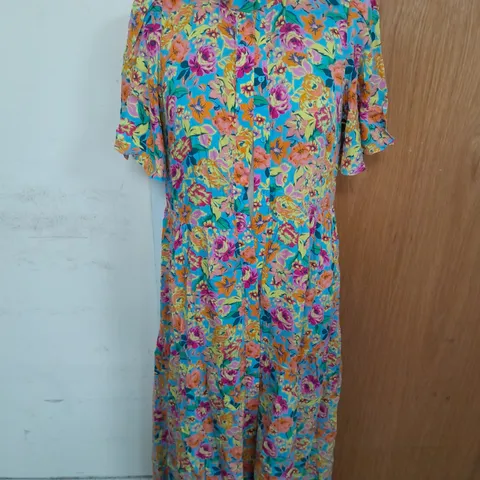 YAS ALIRO BUTTON UP MAXI DRESS IN COLOURFUL FLORAL SIZE M